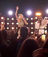 MileyNYE_Performance-PartyintheStreets-106.jpg