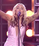 MileyNYE_Performance-StarsAreBlind-036.jpg