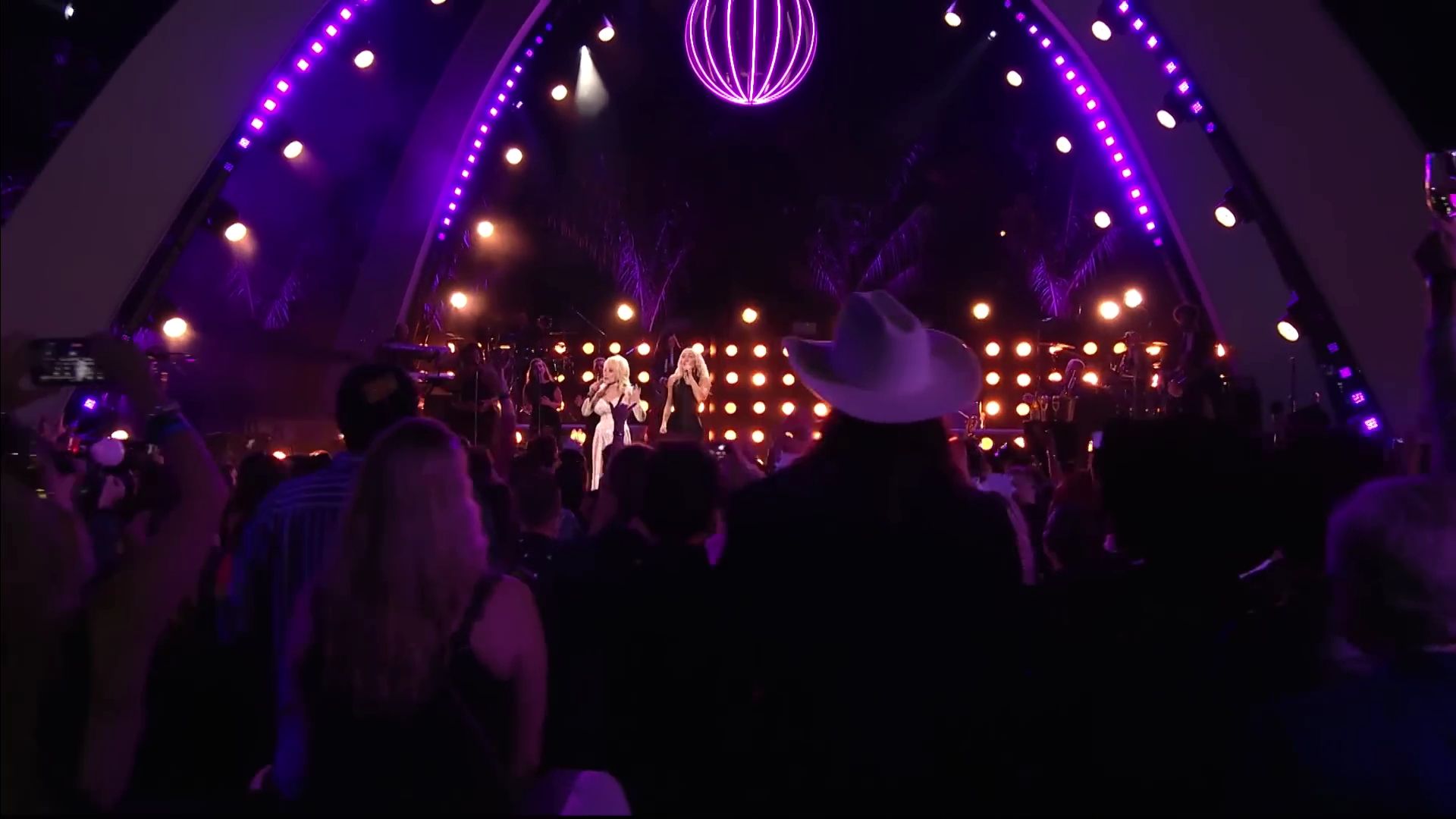 MileyNYE_Performance-WreckingBall_IWillAlwaysLoveYou-202.jpg