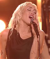 MileyNYE_Performance-WreckingBall_IWillAlwaysLoveYou-084.jpg
