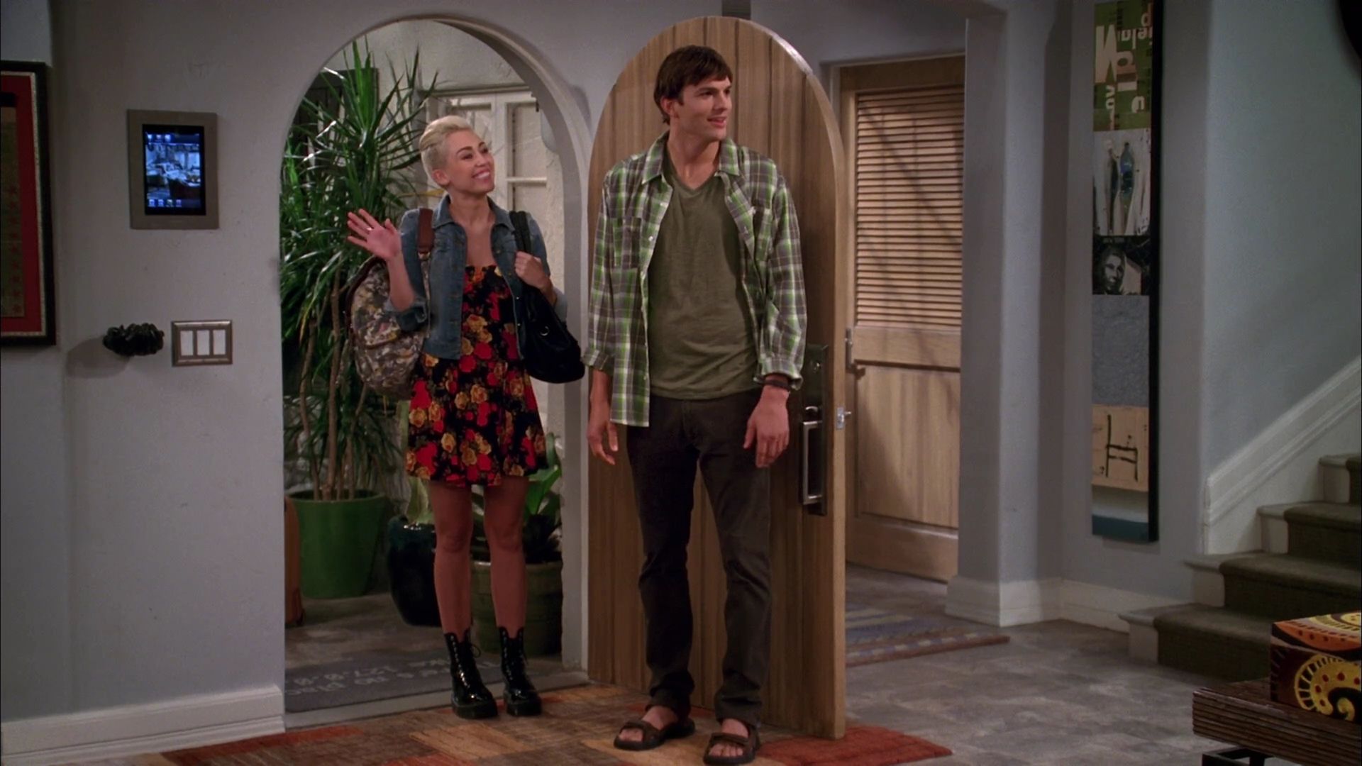 TwoAndHalfMen-S10E04-007.jpg