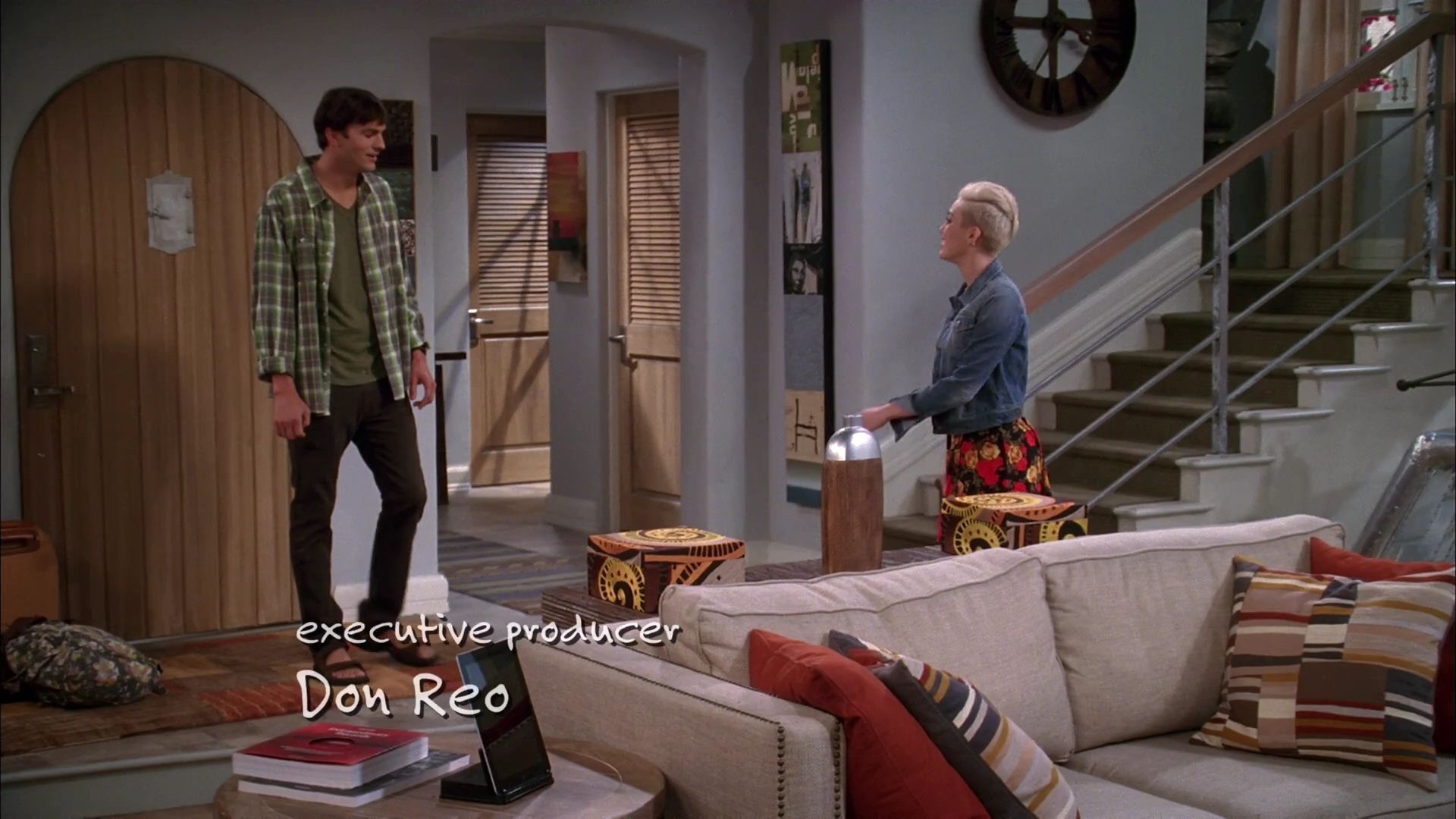 TwoAndHalfMen-S10E04-048.jpg