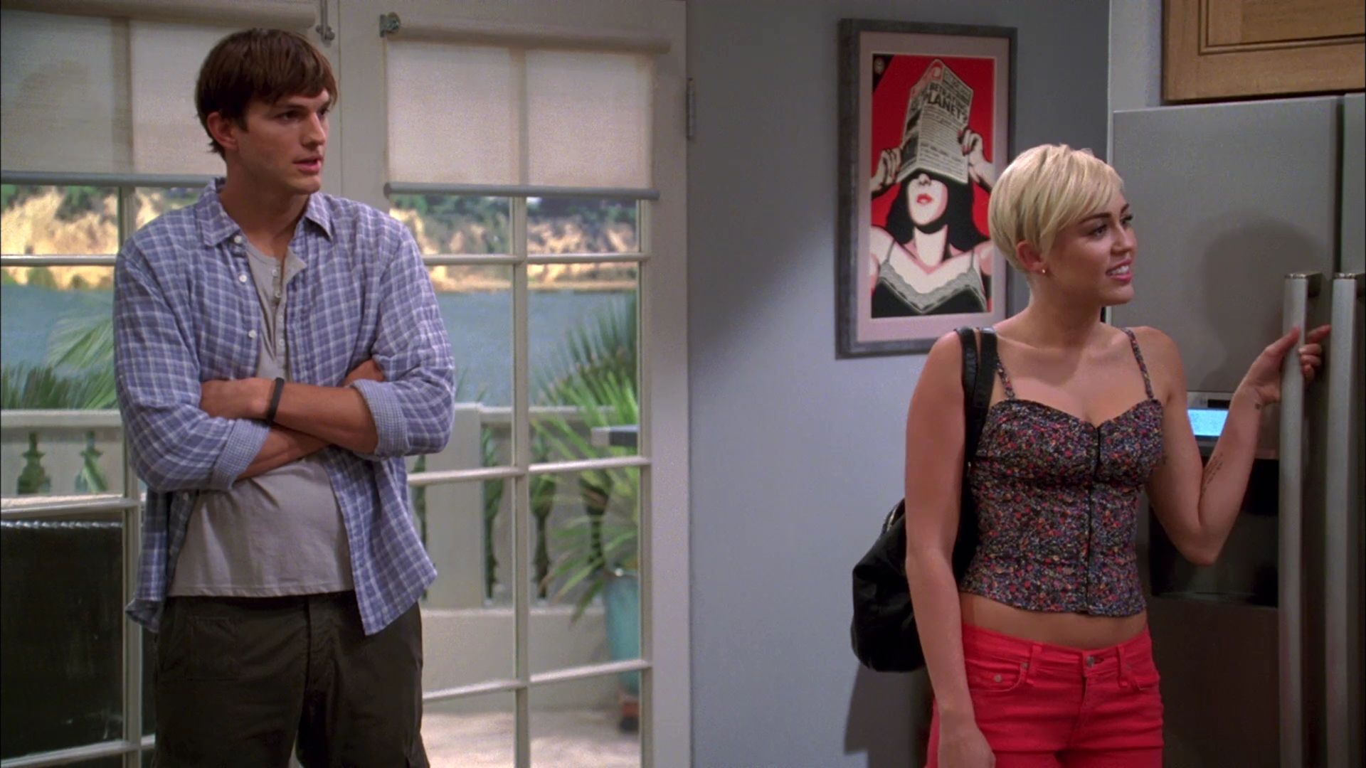 TwoAndHalfMen-S10E04-149.jpg