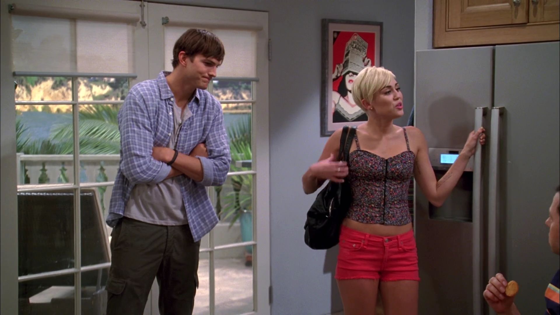 TwoAndHalfMen-S10E04-151.jpg