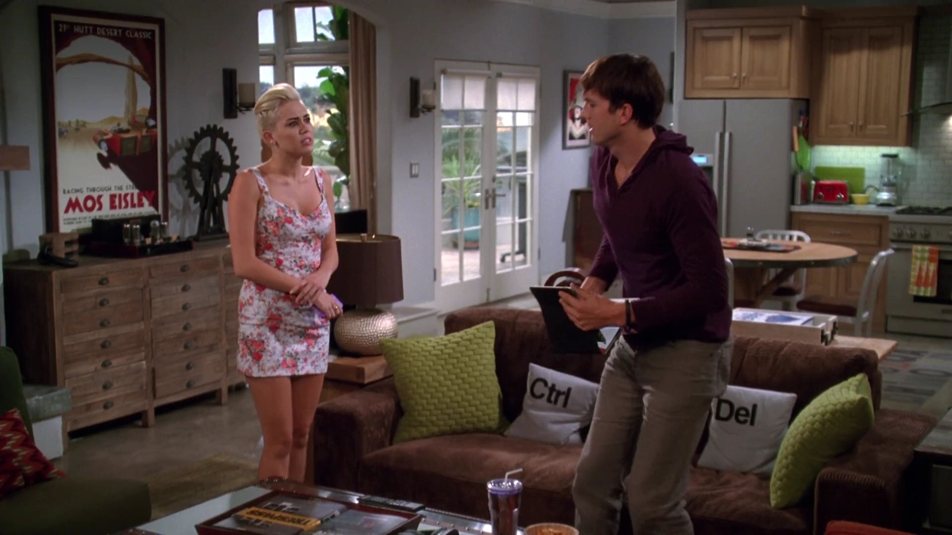 TwoAndHalfMen-S10E04-380.jpg