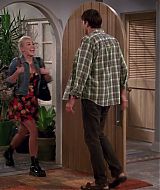 TwoAndHalfMen-S10E04-002.jpg