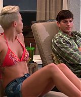 TwoAndHalfMen-S10E04-091.jpg