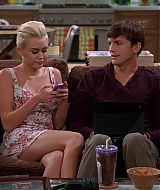 TwoAndHalfMen-S10E04-370.jpg