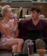 TwoAndHalfMen-S10E04-374.jpg