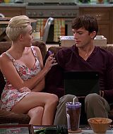 TwoAndHalfMen-S10E04-375.jpg