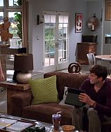 TwoAndHalfMen-S10E04-379.jpg