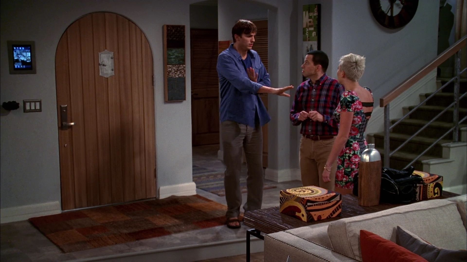 TwoAndHalfMen-S10E07-036.jpg