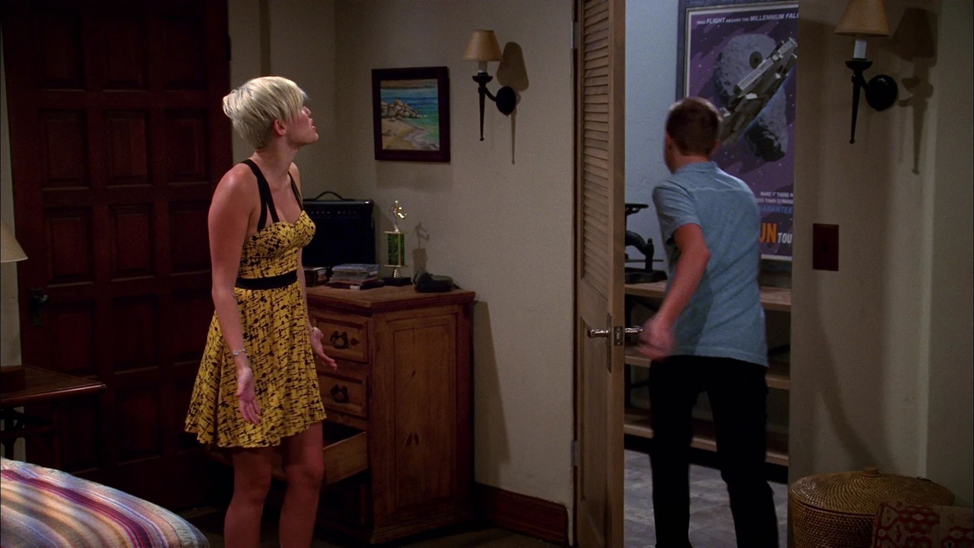 TwoAndHalfMen-S10E07-133.jpg