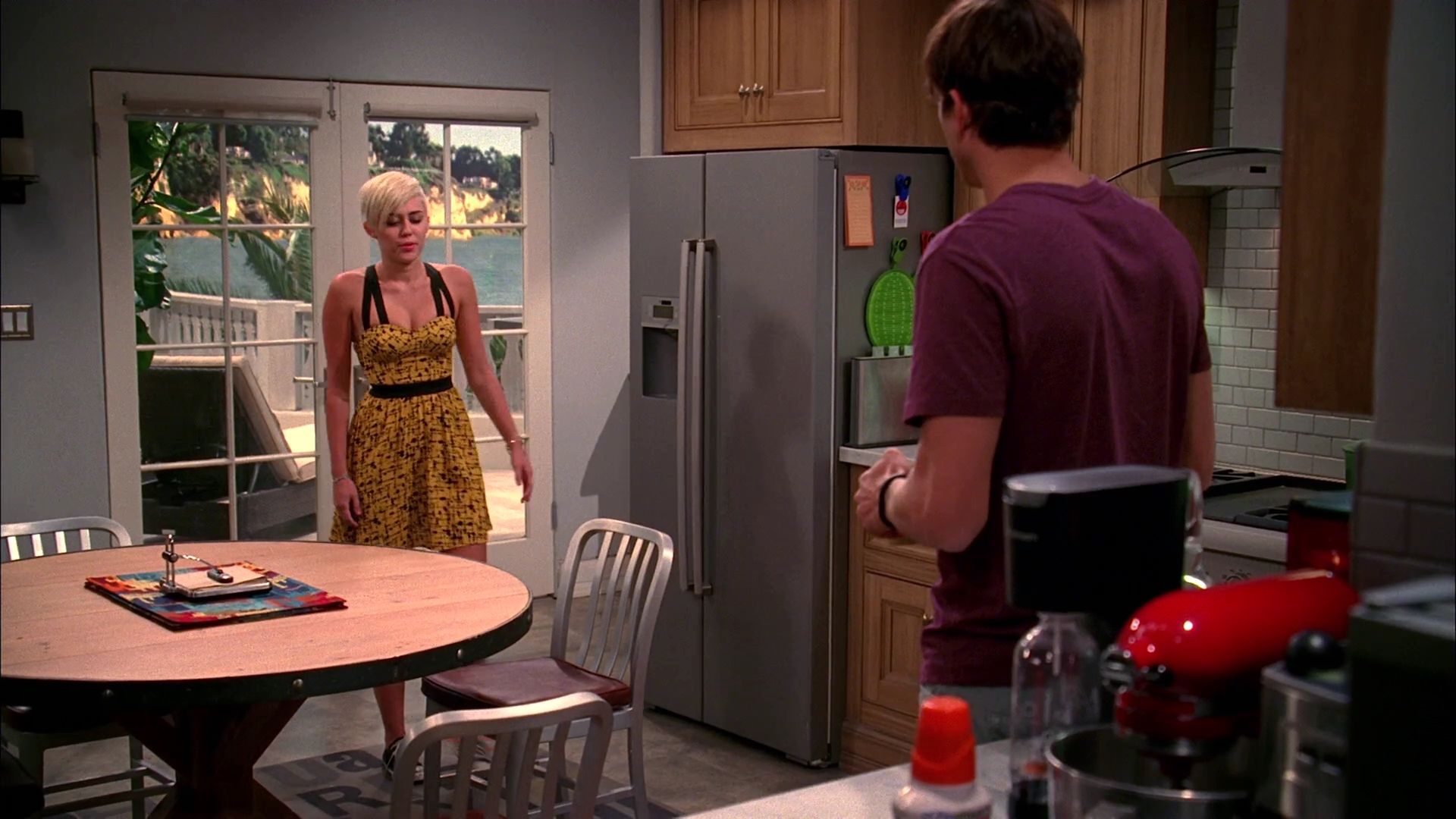 TwoAndHalfMen-S10E07-176.jpg