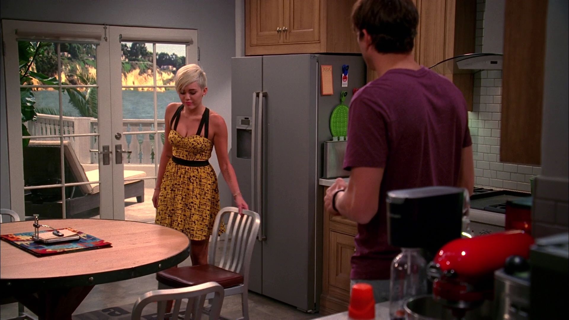 TwoAndHalfMen-S10E07-177.jpg