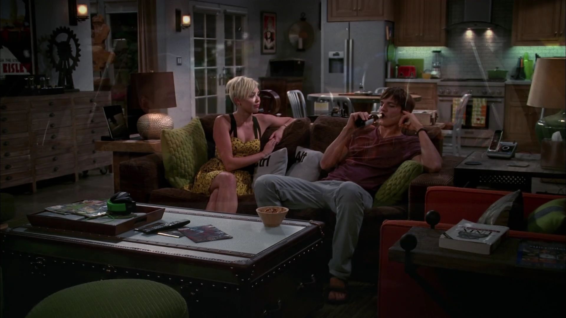 TwoAndHalfMen-S10E07-224.jpg