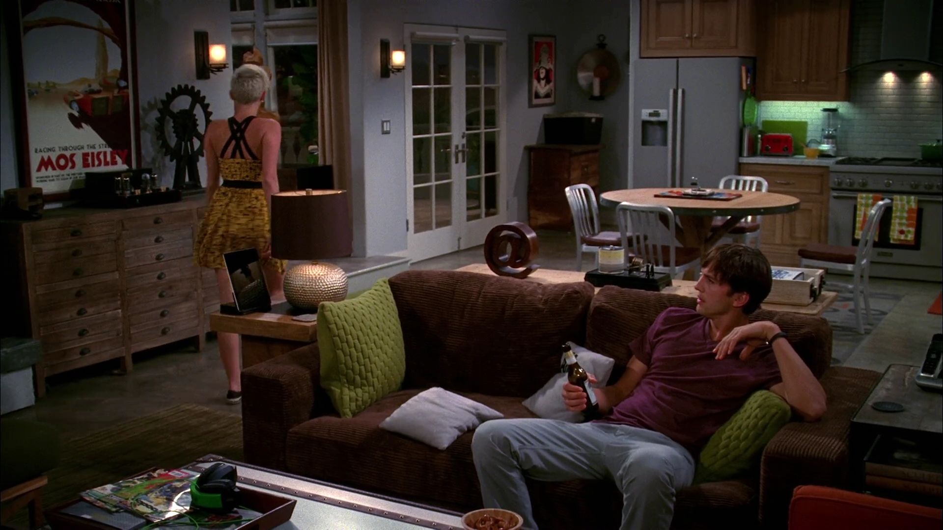 TwoAndHalfMen-S10E07-242.jpg