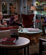 TwoAndHalfMen-S10E07-048.jpg