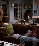 TwoAndHalfMen-S10E07-242.jpg